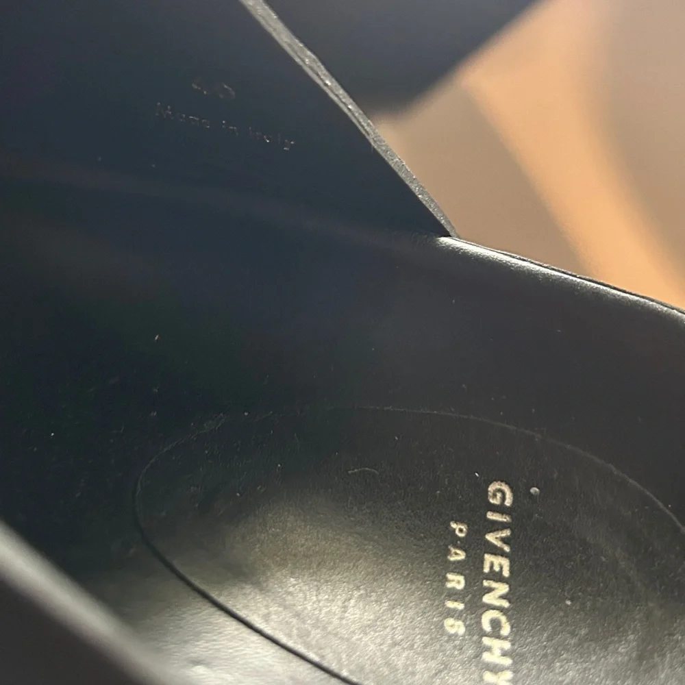 Used Givenchy slides. Black. Size 40 - Picture 4 of 6